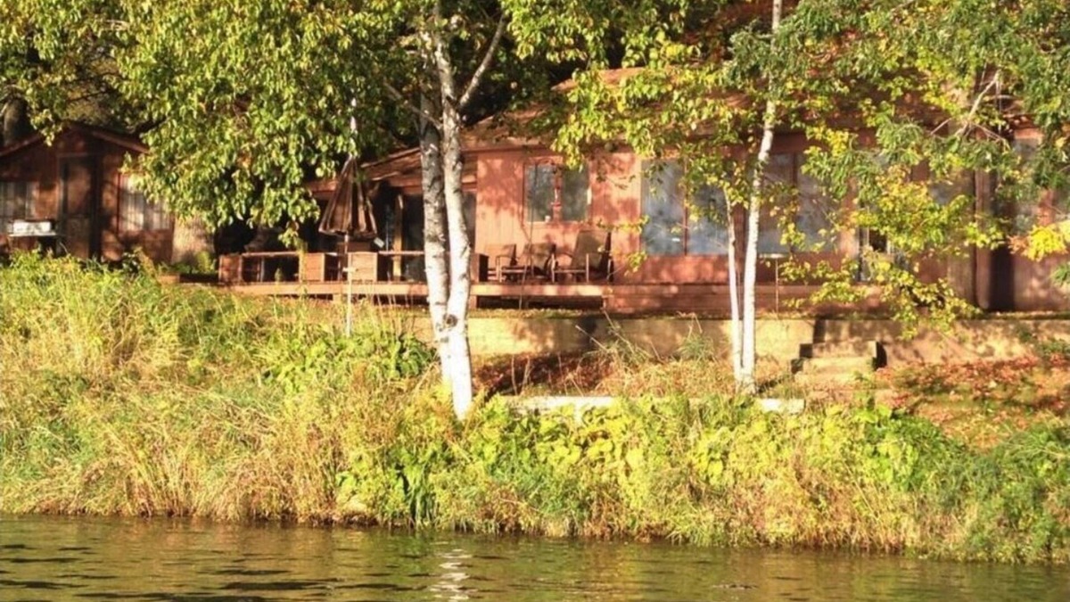 Osceola Cabin | Great fishing & sunset views, lakeside cabins joined by porch. 1 hour from TC
