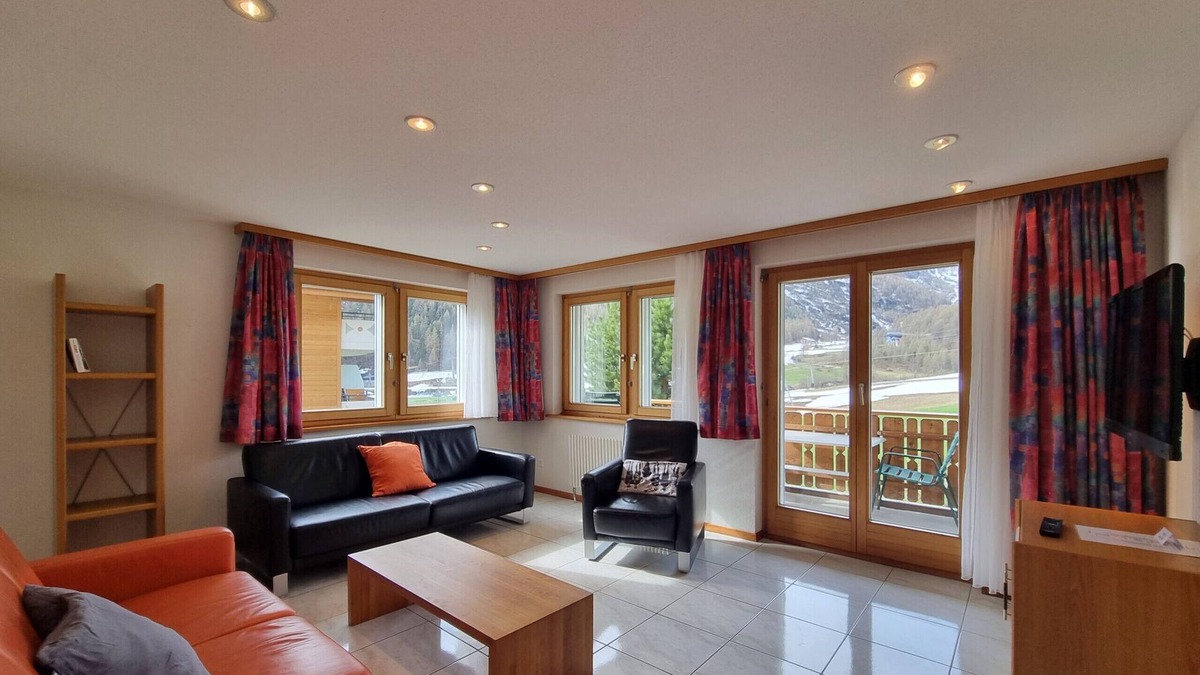 Saas-Fee Apartment | Great flat in Haus Azurit, right on the ski piste