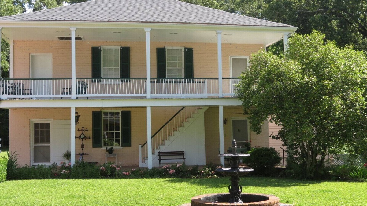 Natchez House | Great for a family or girlfriends getaway! 10 minutes from downtown Natchez