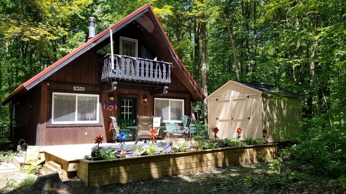 Elmira Ski Chalet | Great for all seasons for fun and relaxation. For a good time book it now.