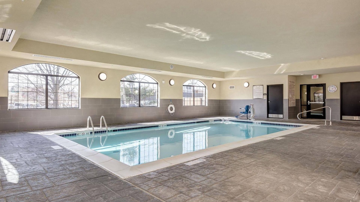 Maryland Heights Condo | Great for Business Travelers! Comfortable Suite in St. Louis | Shared Pool On-Site + BBQ Area