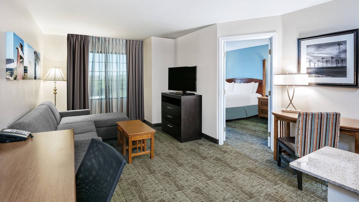 Round Rock Condo | Great for Business Travelers! Air-Conditioned King Suite + FREE Buffet Breakfast