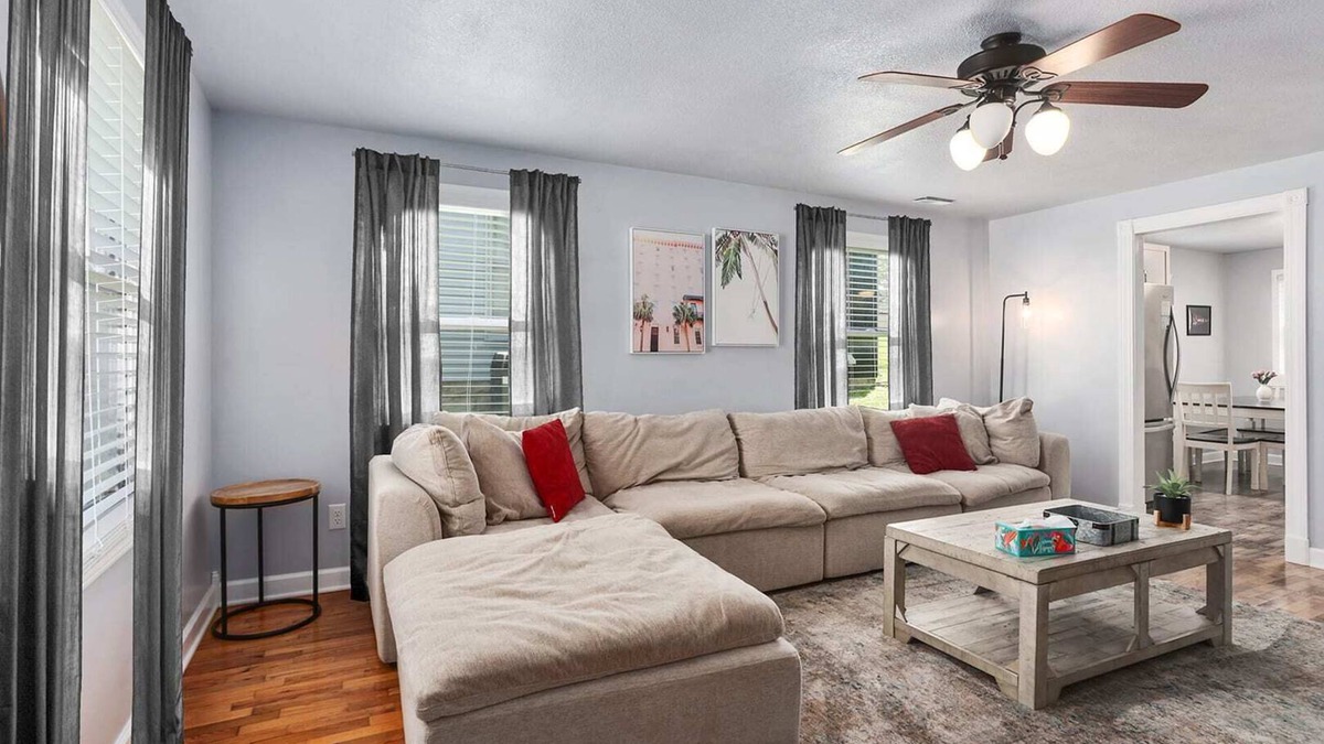 Warrensburg House | Great for couples Near UCM King Beds