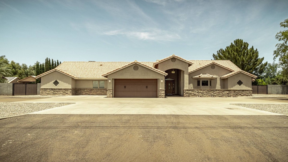 Chandler House | Great for Crafting or Meetings
