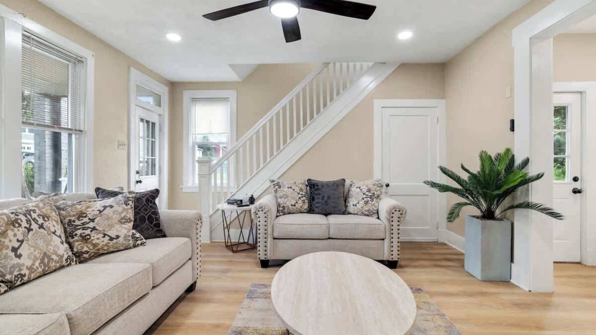 Pittsburgh House | Great for Extended Stays!