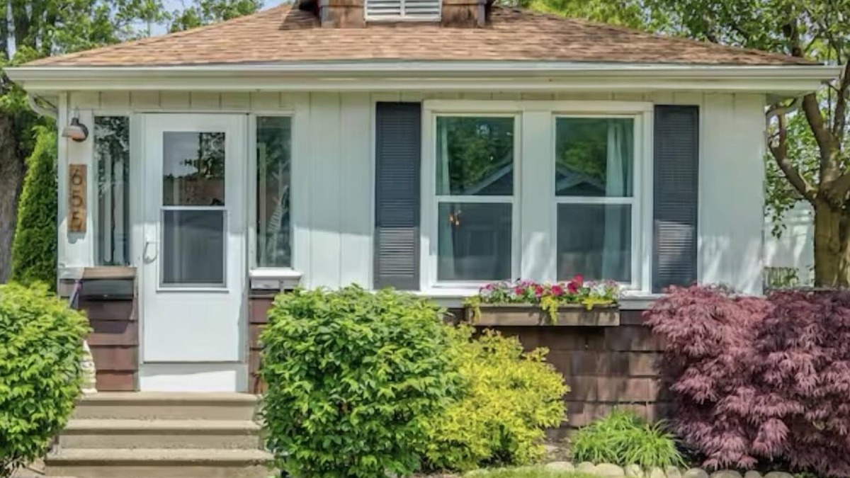 Ferndale House | Great for families, 2 full bathrooms. Walkable to Downtown Ferndale.