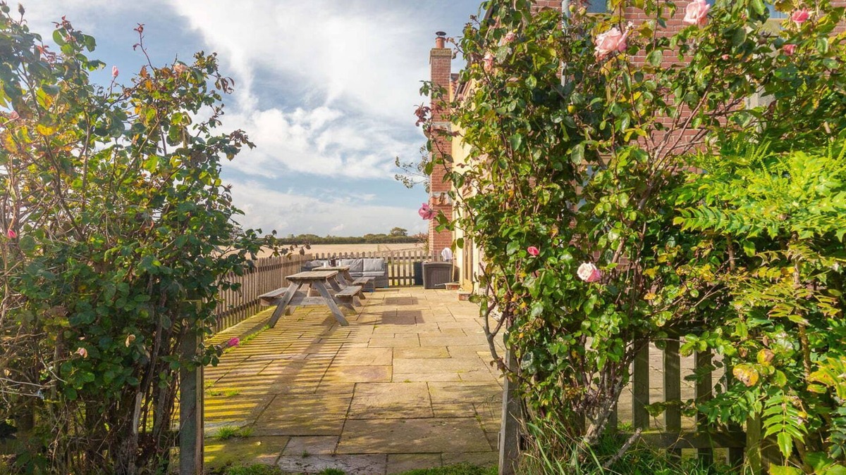Sea Palling House | Great for families. 5* Secluded house a short walk from unspoilt sandy beaches.