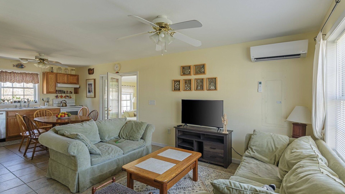 Old Lyme Cottage | great for families, large yard, seeking 25-26 academic renters - 2400sf
