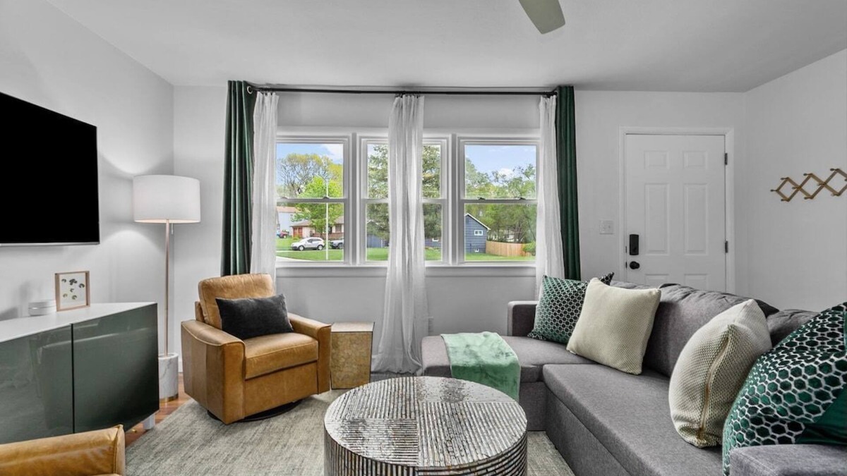 Shawnee House | Great for Families Sleeps7 15 Mins to KC+WiFi