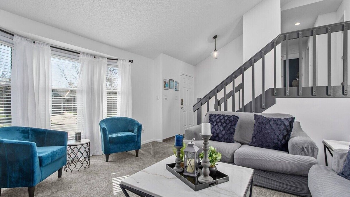 Olathe House | Great for Families+WiFi+Home Theatre & Pool Table