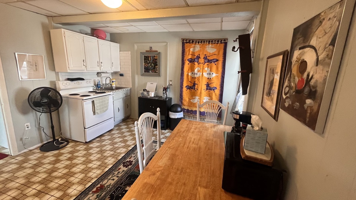 Tarrytown Apartment | Great for pets! Quaint apartment w Backyard, walk to Main Street, Music Hall