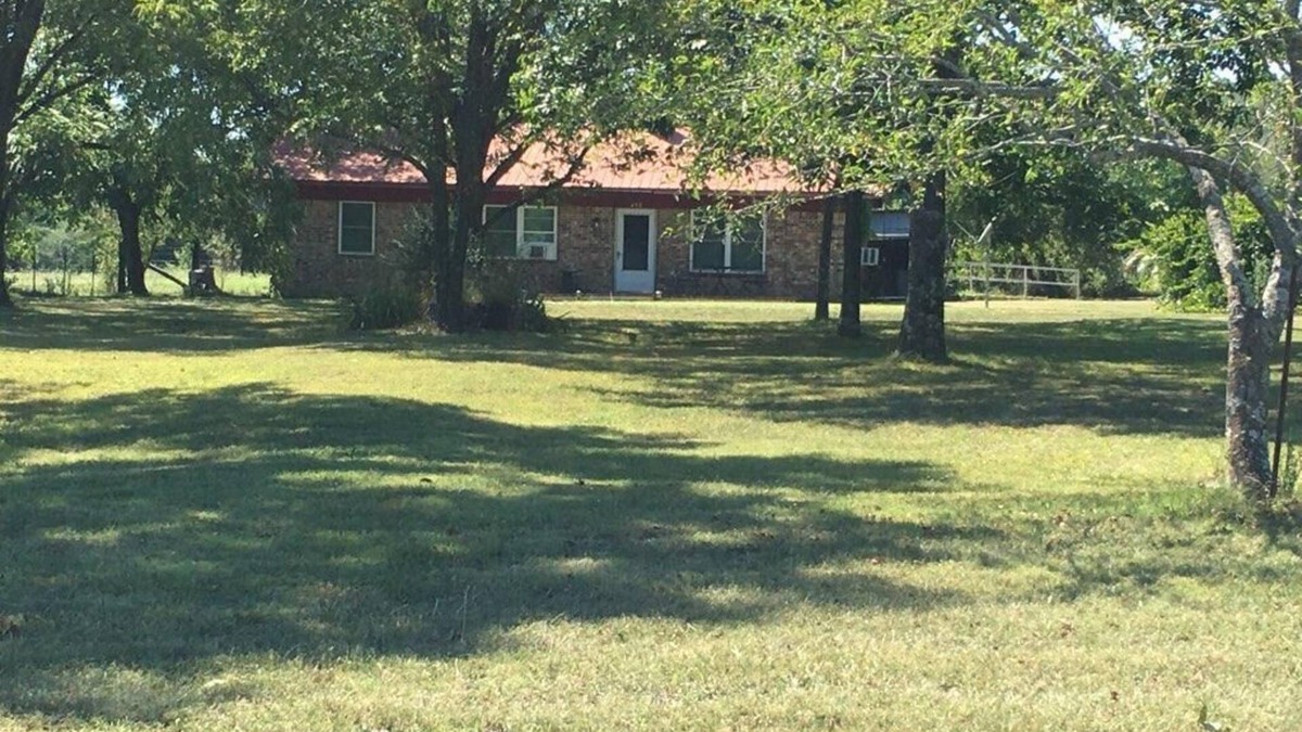 Wilburn House | Great get away to a country home with large yard and outdoor sitting area.