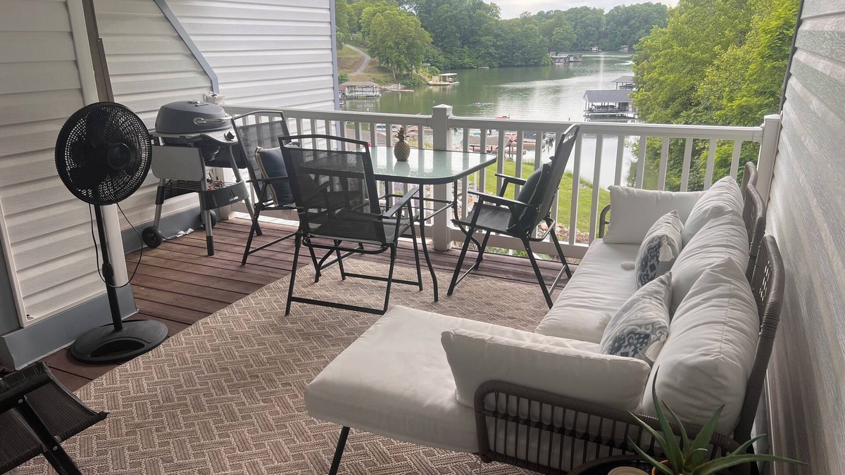 North Shore Condo | Great getaway for a couple that is craving time away from the busy work week!