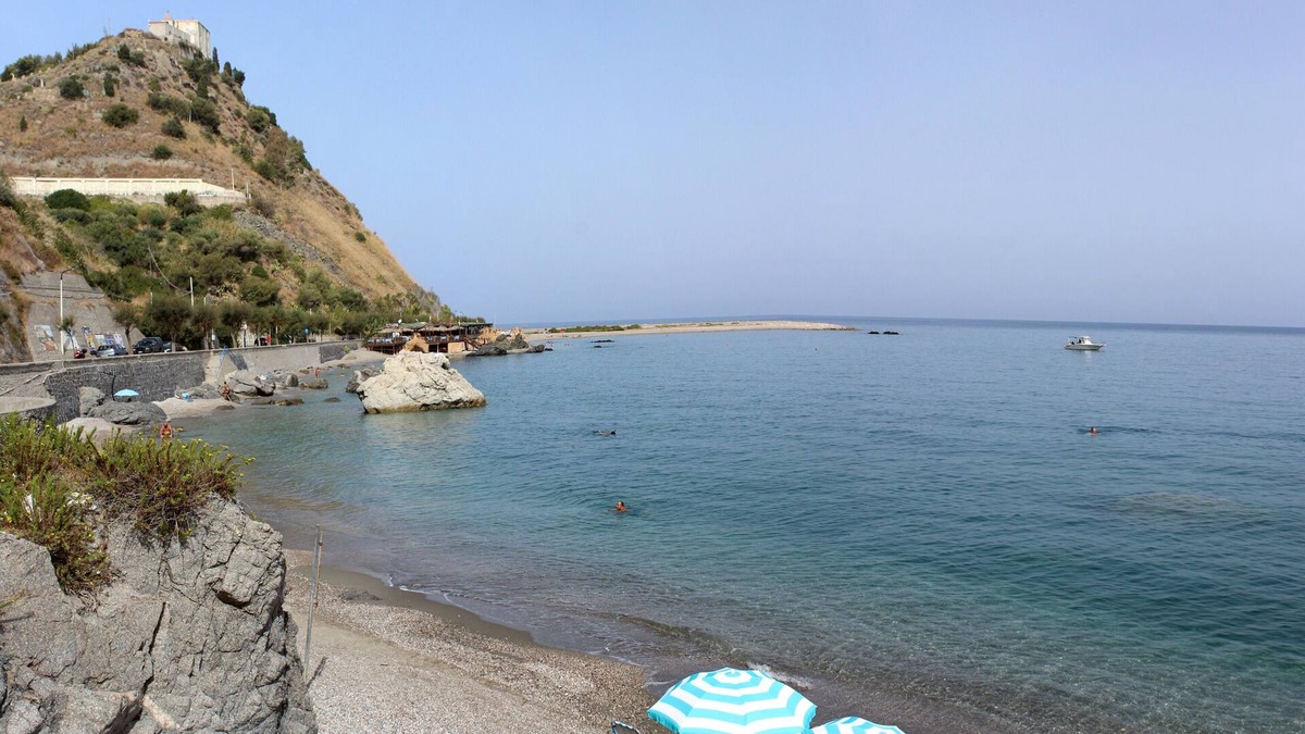 Capri Leone Apartment | Great Holiday House 4 km from Capo d'Orlando Sleeps 8