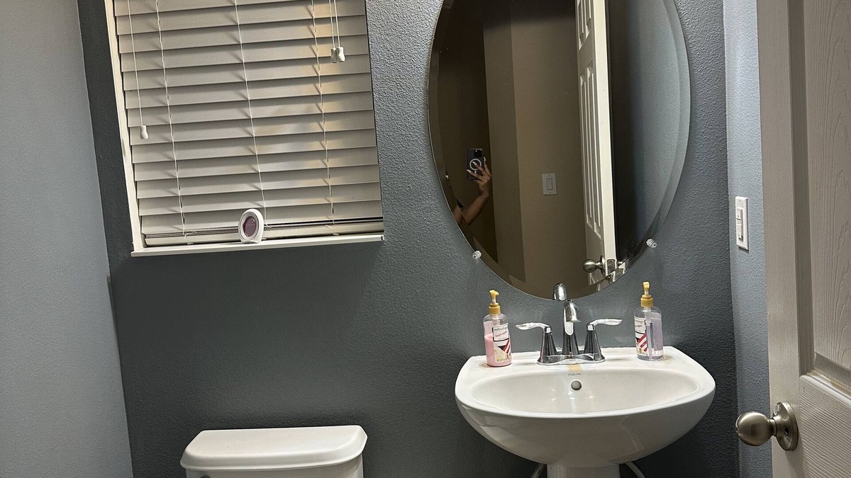 Riverview House | Great home with a bonus room or office. Close to downtown and airport.