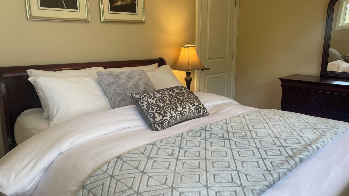 Inglewood House | Great house in Inglewood, walking distance to Zoo, Downtown, Restaurants