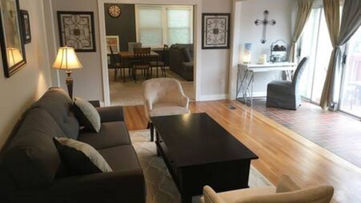 Tarrytown House | Great house in Tarrytown on a quiet street