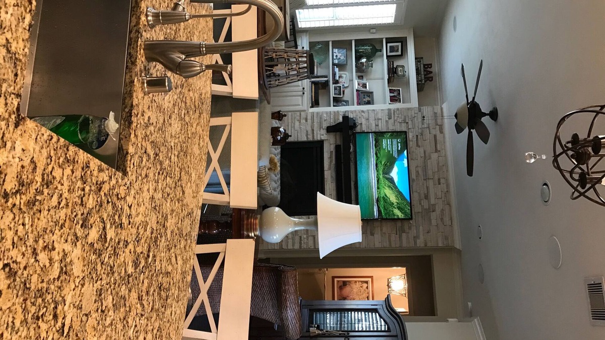 Shady Acres House | Great house in the Greater Heights, 14 miles from 2017 Super Bowl Stadium.