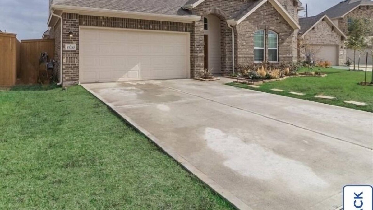 Atascocita House | Great house with amazing neighborhood amenities. two Private rooms with one bath