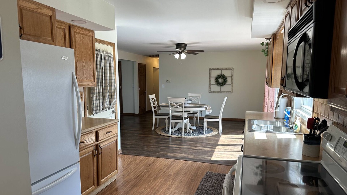 Penfield House | Great house with plenty of space for your guests- PETS STAY FREE