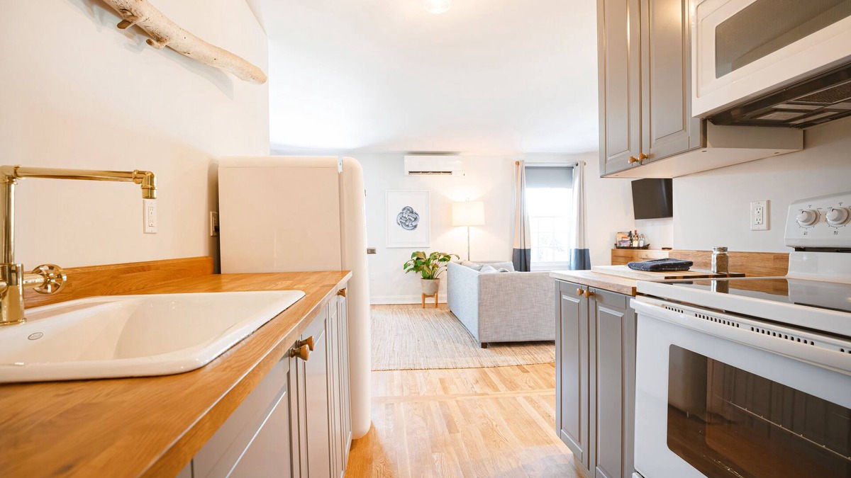 New Castle Apartment | Great Island Inn: A Boutique Apartment Hotel
