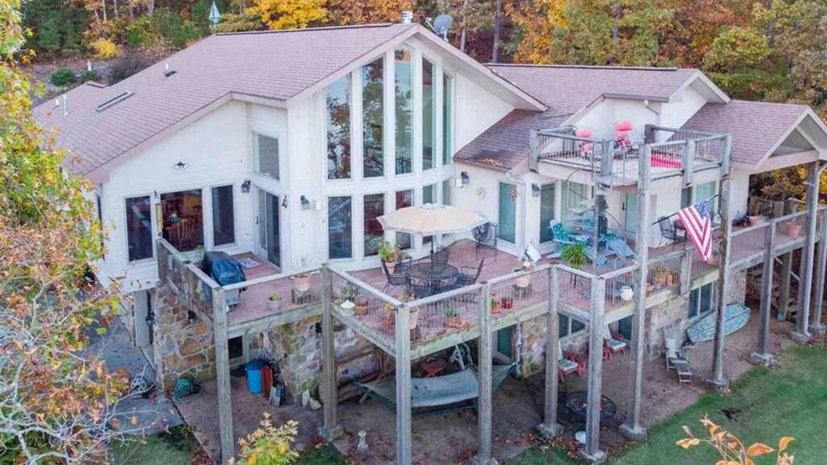 Quitman House | Great Lake Front House with Outstanding Views and Private Beach Area