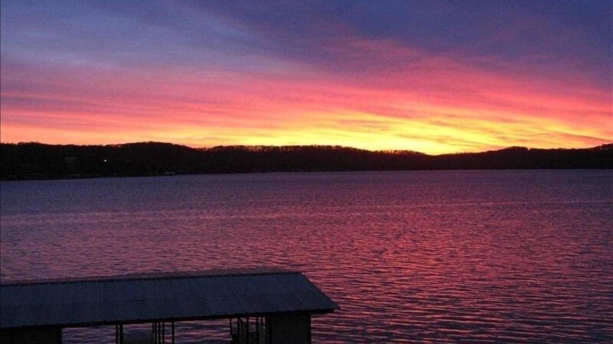 Gravois Mills Cabin | Great lake front Location-Gorgeous View- a Lake House Getaway Near Laurie