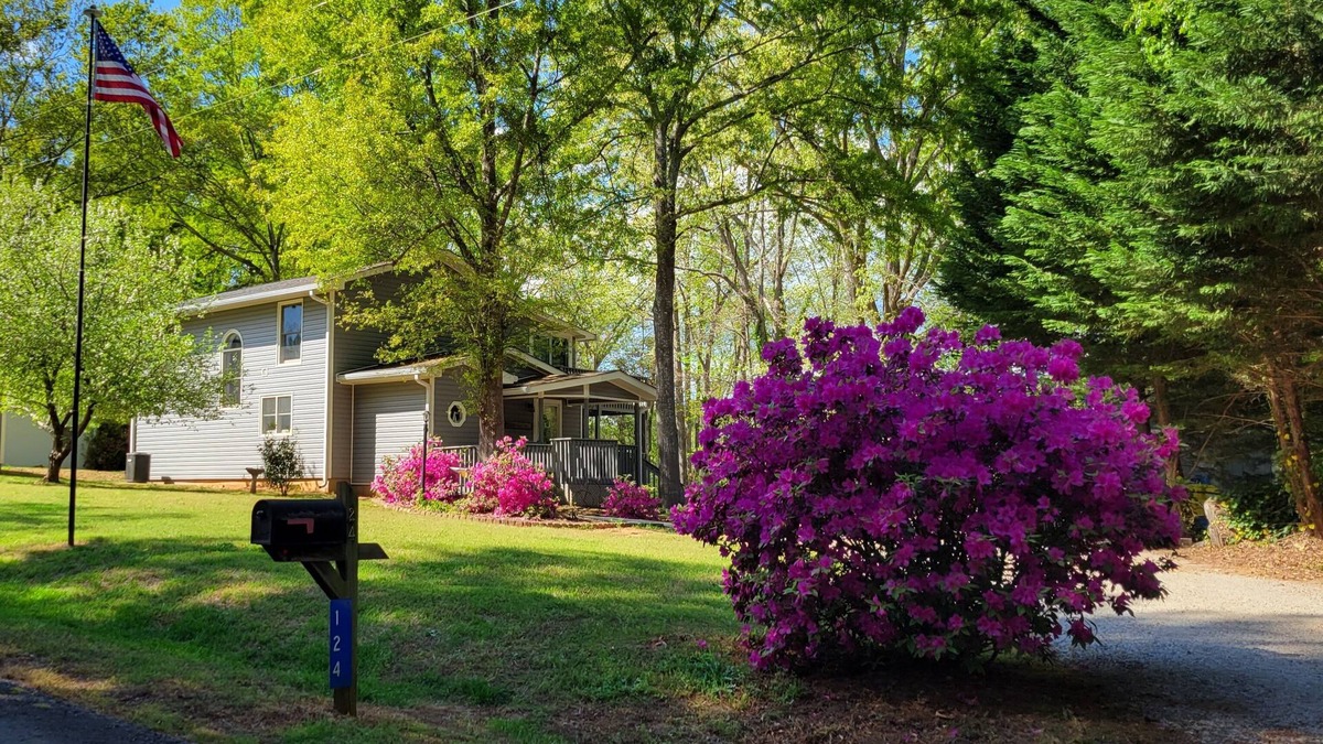 Dewy Rose House | Great Lake Hartwell Home with deep water access and quiet cove.