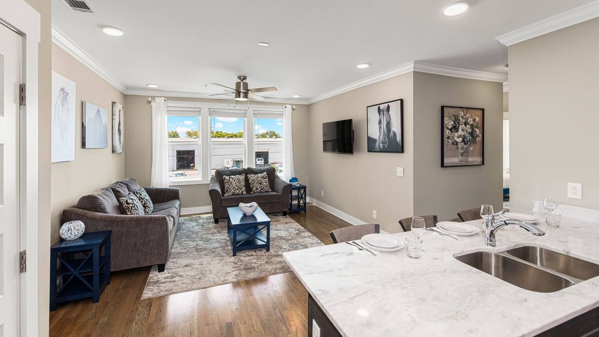 The Nations House | Great Location! 2 BR Condo! Minutes To Downtown