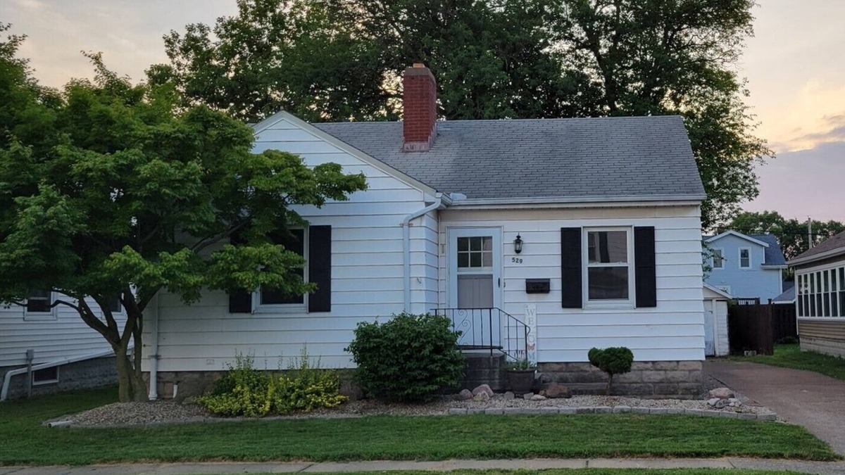 Sandusky House | Great Location - 3 miles to Cedar Point Park, 2.8 miles to CP Sports Force Park