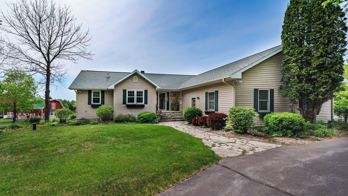 Fish Creek House | Great location! 5 BR 3 BA between Fish Creek and Ephraim, WI