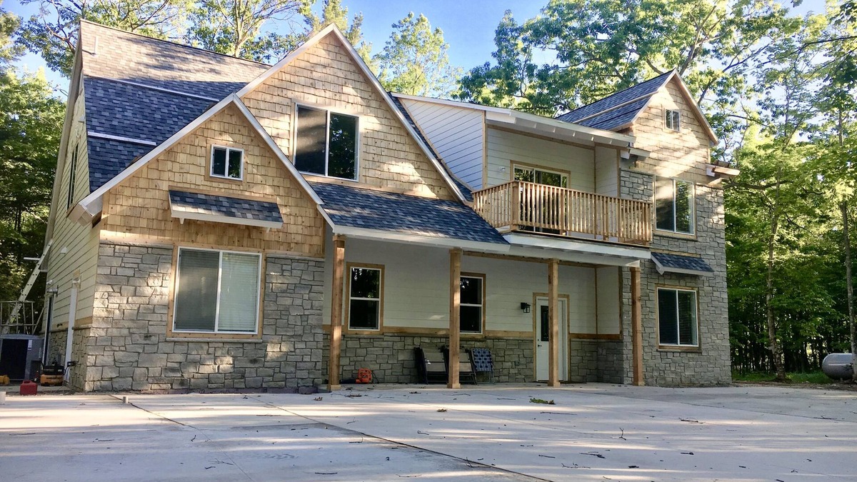 Fish Creek House | GREAT location across from YMCA. Can accommodate LARGE groups