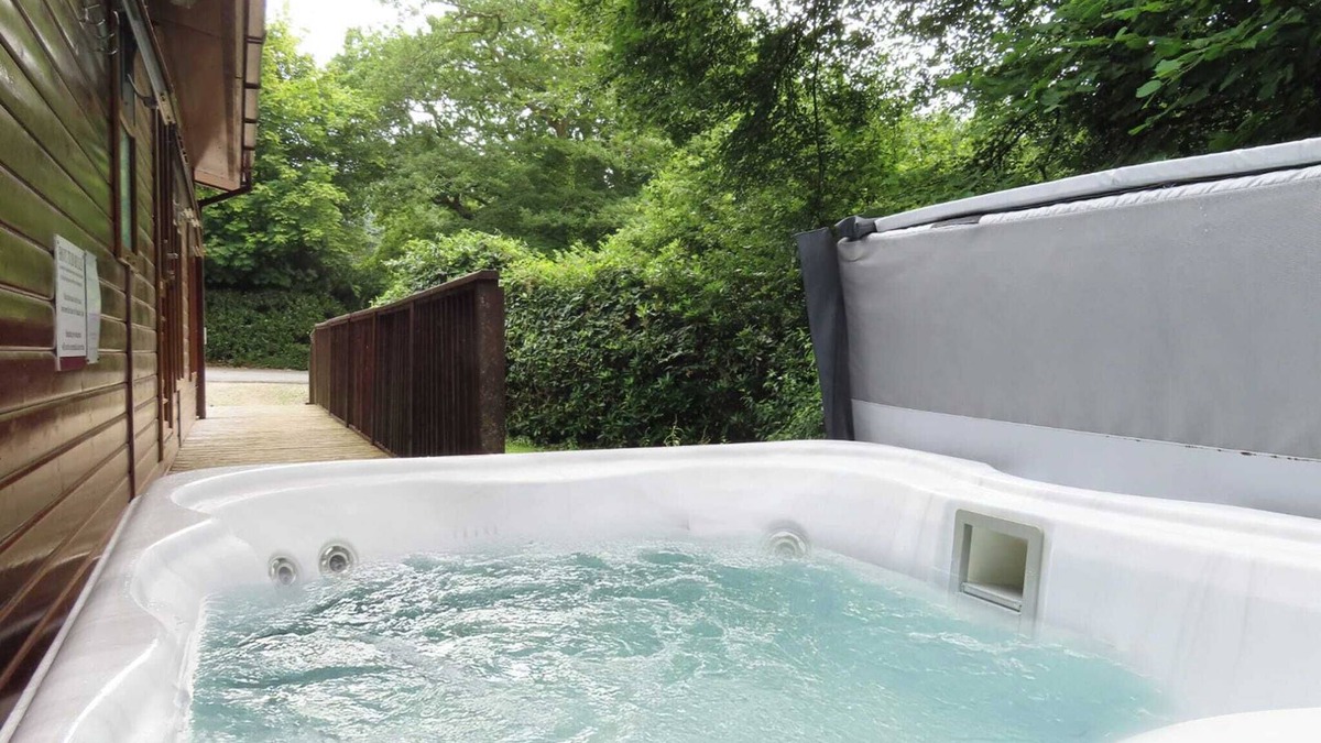 Narberth Ski Chalet | Great location and well-equipped lodge set in mature and beautiful gardens.