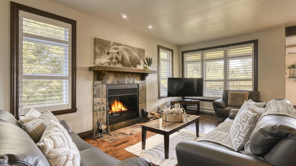 Mont-Tremblant Ski Chalet | ★Great location! Chalet on The Golf w Pool Table ★