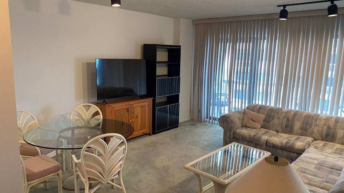 Atlantic City Condo | Great Location, Clean and Large 1 bed, on the Boardwalk, Pool, Beach, Jacuzzi,