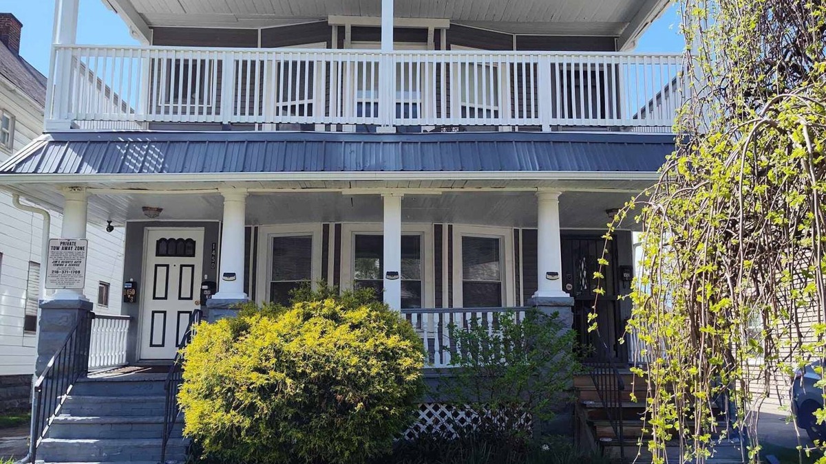 Cleveland Apartment | Great location: Close to Case, UH, Cleve Clinic, Little Italy, museums, & more