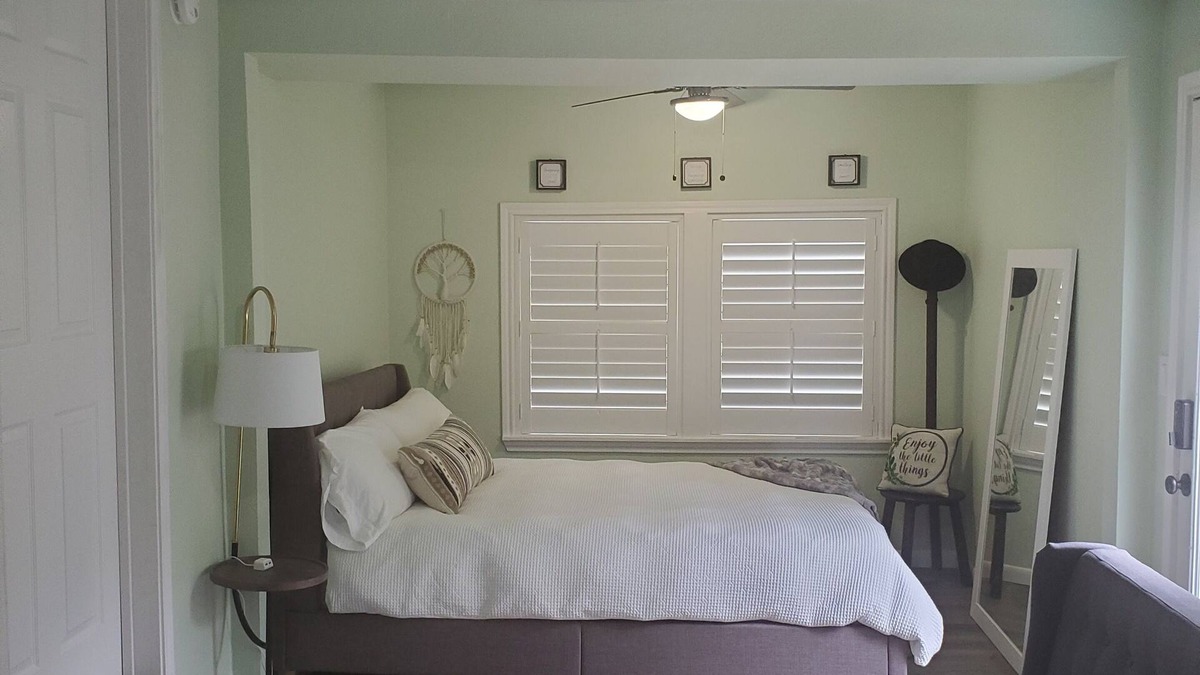 North San Antonio - SAT Apartment | GREAT LOCATION! Cozy Clean Serene Studio w/Free parking!