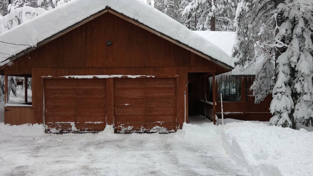 Truckee House | Great Location, Easy Access, Wi-Fi, 50" TV, Open Layout, Renovated Kitchen!