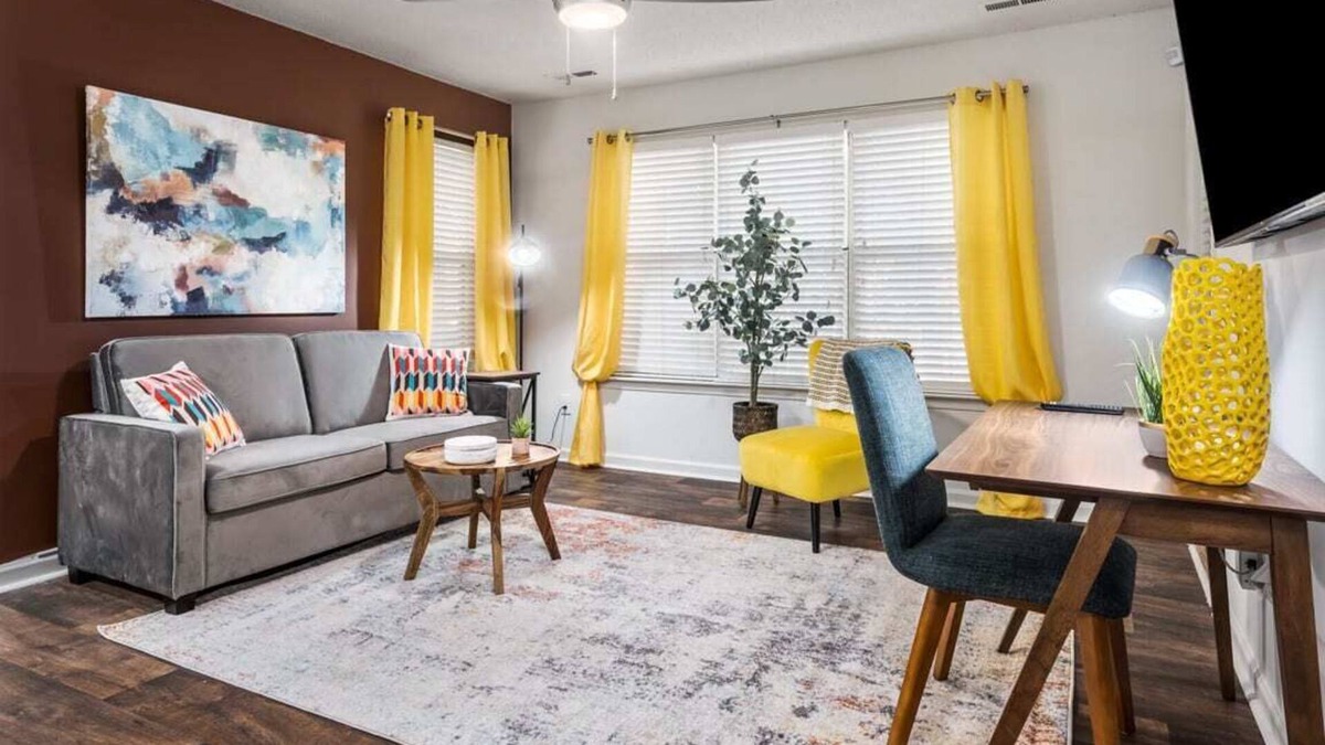 Meadowbrook Apartment | Great location! Easy access to restaurants/shops