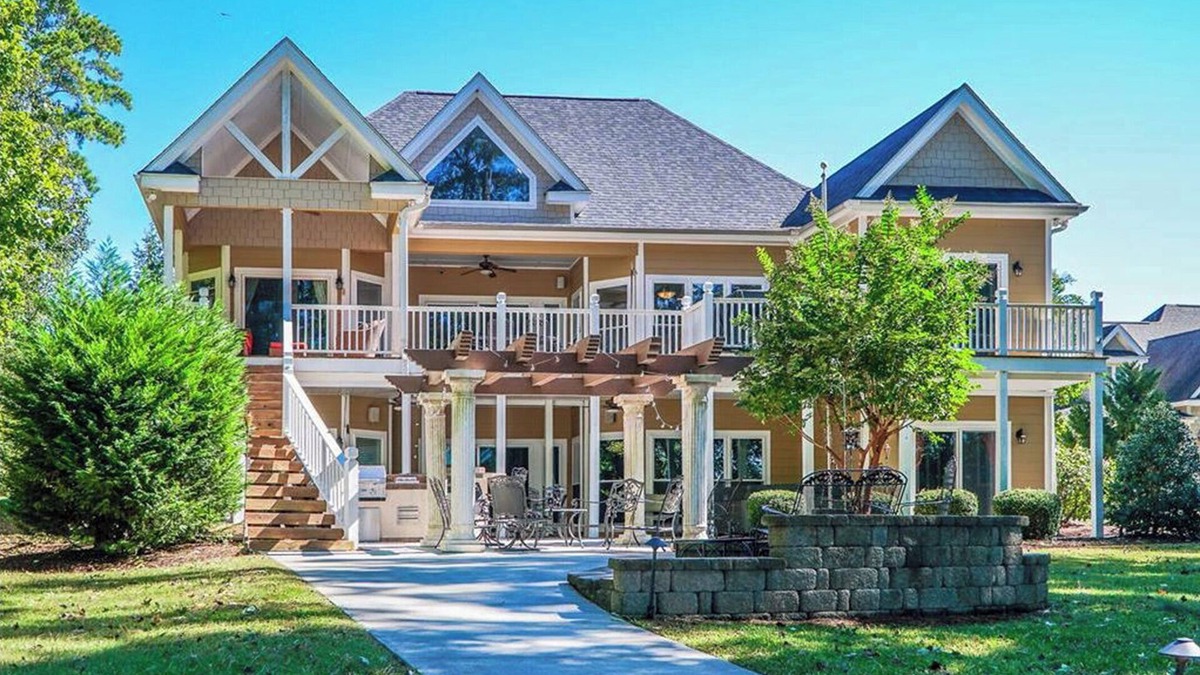 Littleton House | Great location, Hot tub, Kayaks, Water Bouncer and Mat, Paddleboards, Pool Table