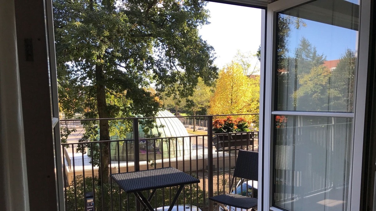 Vesterbro Condo | Great location in fashionable Vesterbro / 100 sqm with 2 balconys.