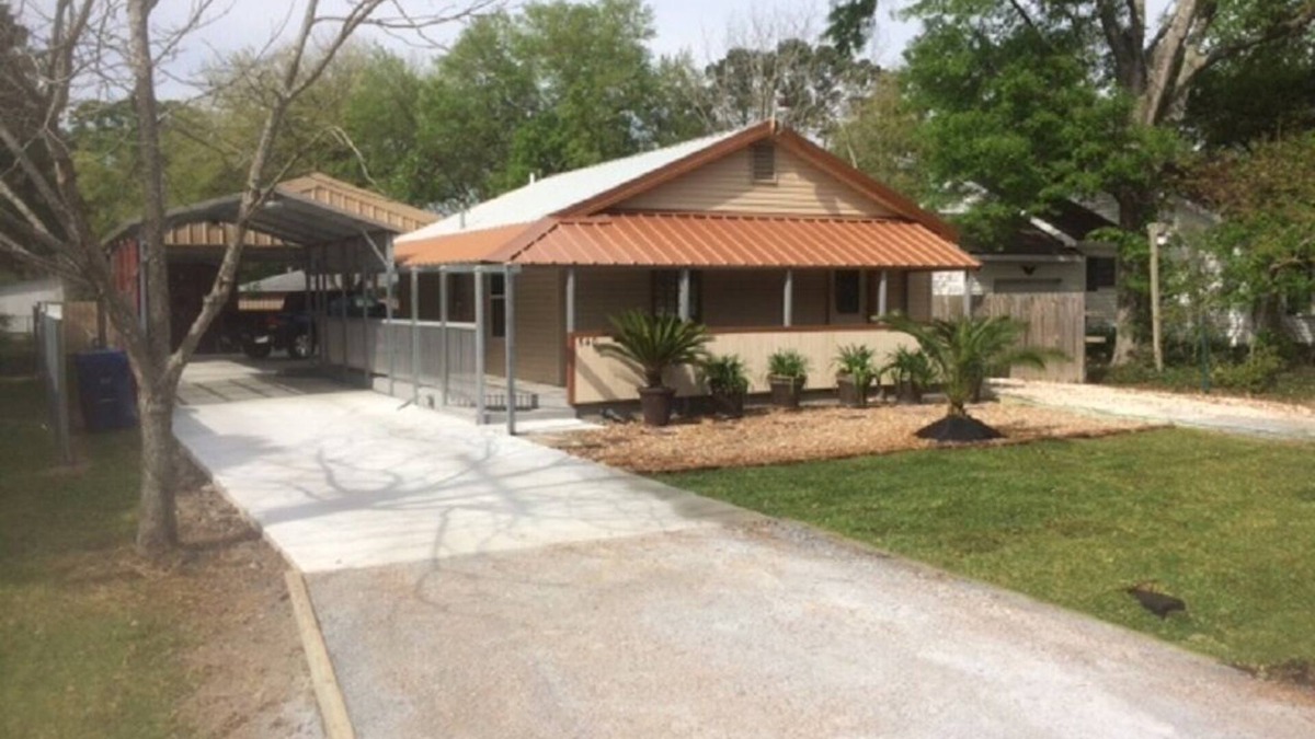 Sulphur House | Great Location in Sulphur 1/2 Mile to I-10 Exit 20 2 Beds