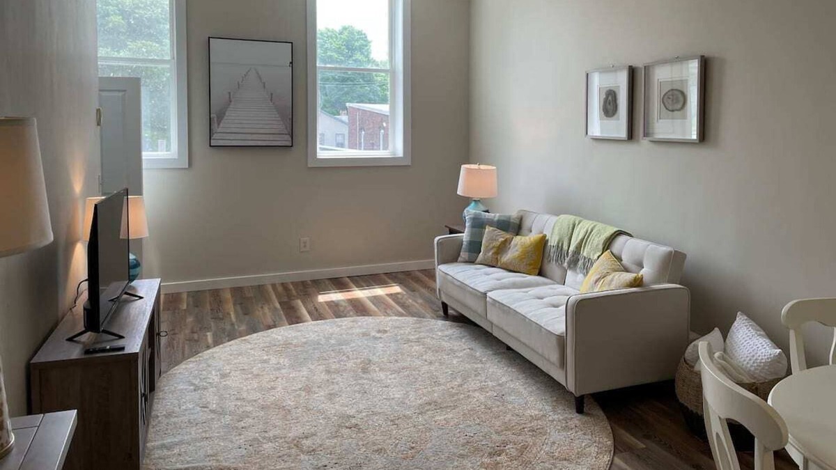 Downtown Saugerties Apartment | Great Location in Village! Newly Renovated 2 bed!