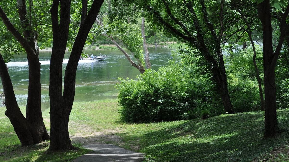 Table Rock Condo | GREAT LOCATION LUXURY 3 BDRM 3 BATH LAKEFRONT HEATED INDOOR POOL STAY&PLAY GOLF
