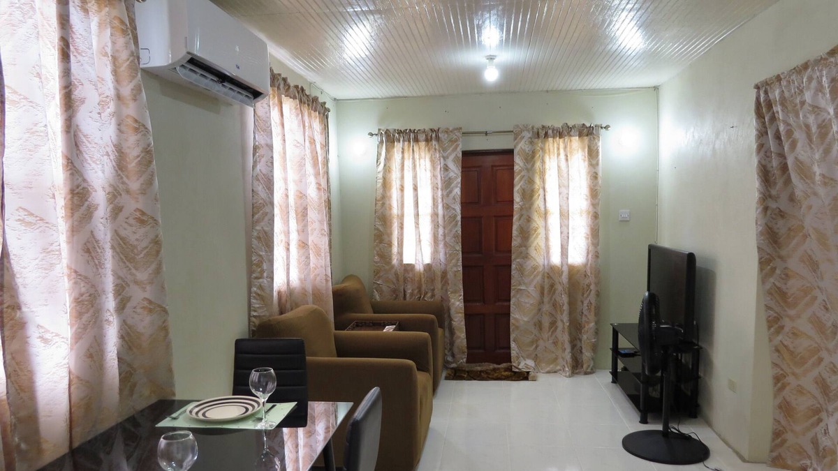Durants House | Great Location near Beaches, Restaurants, Stores & Bus Routes in Bridgetown