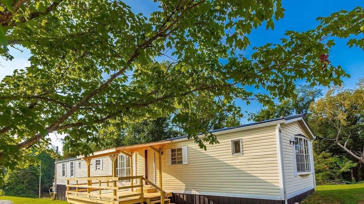 Blue Creek House | Great Location near Shawnee!