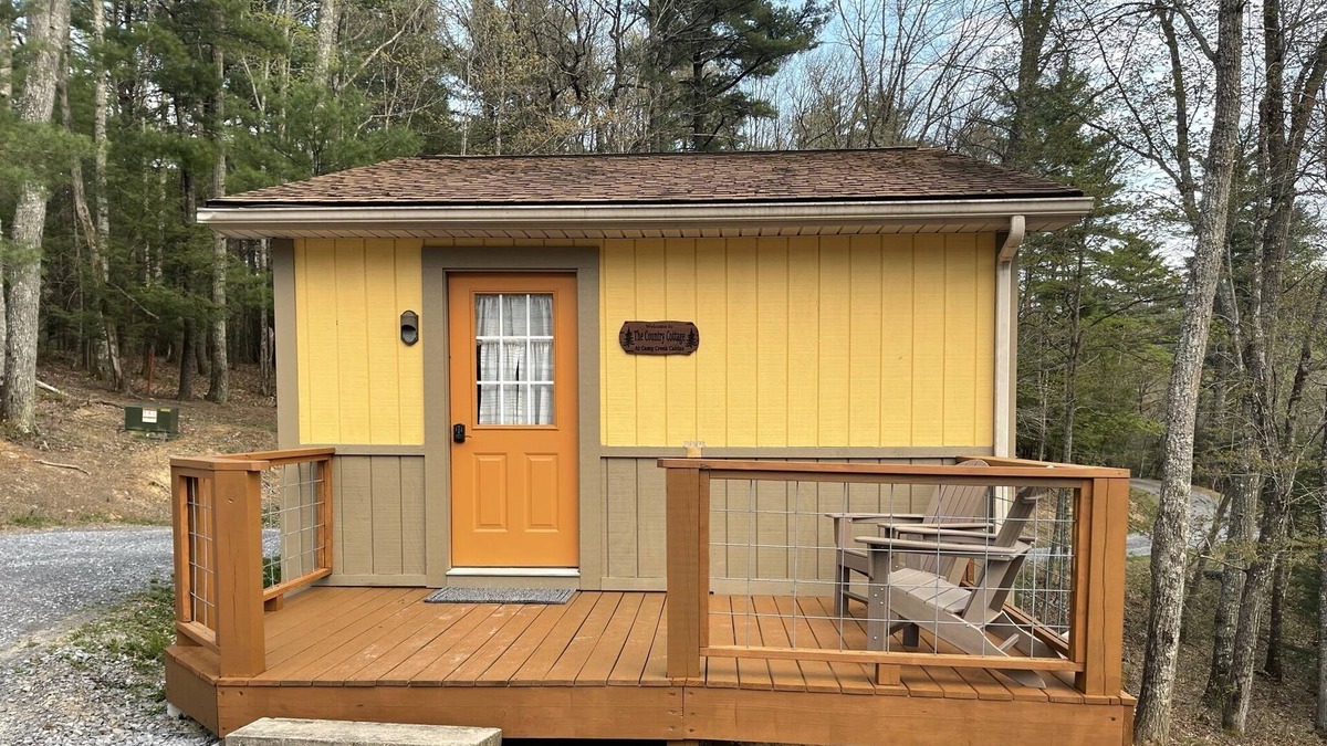 Flat Top Cottage | Great location near Winterplace Ski Resort!