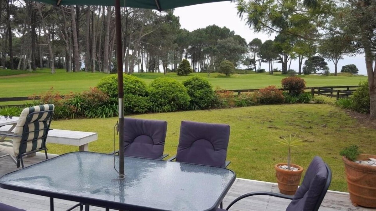 Matarangi House | Great location beside #1 fairway with ocean view