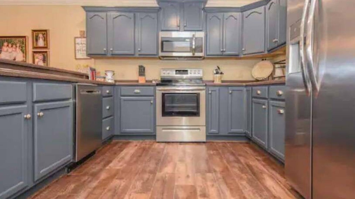 Alexander City Condo | Great Location on Lake Martin! Close to everything, has a pool and a boat dock!