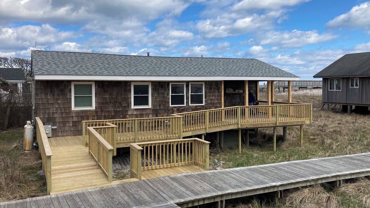 Davis Park House | GREAT LOCATION, OCEAN VIEWS, MAJOR RENO IN 2025